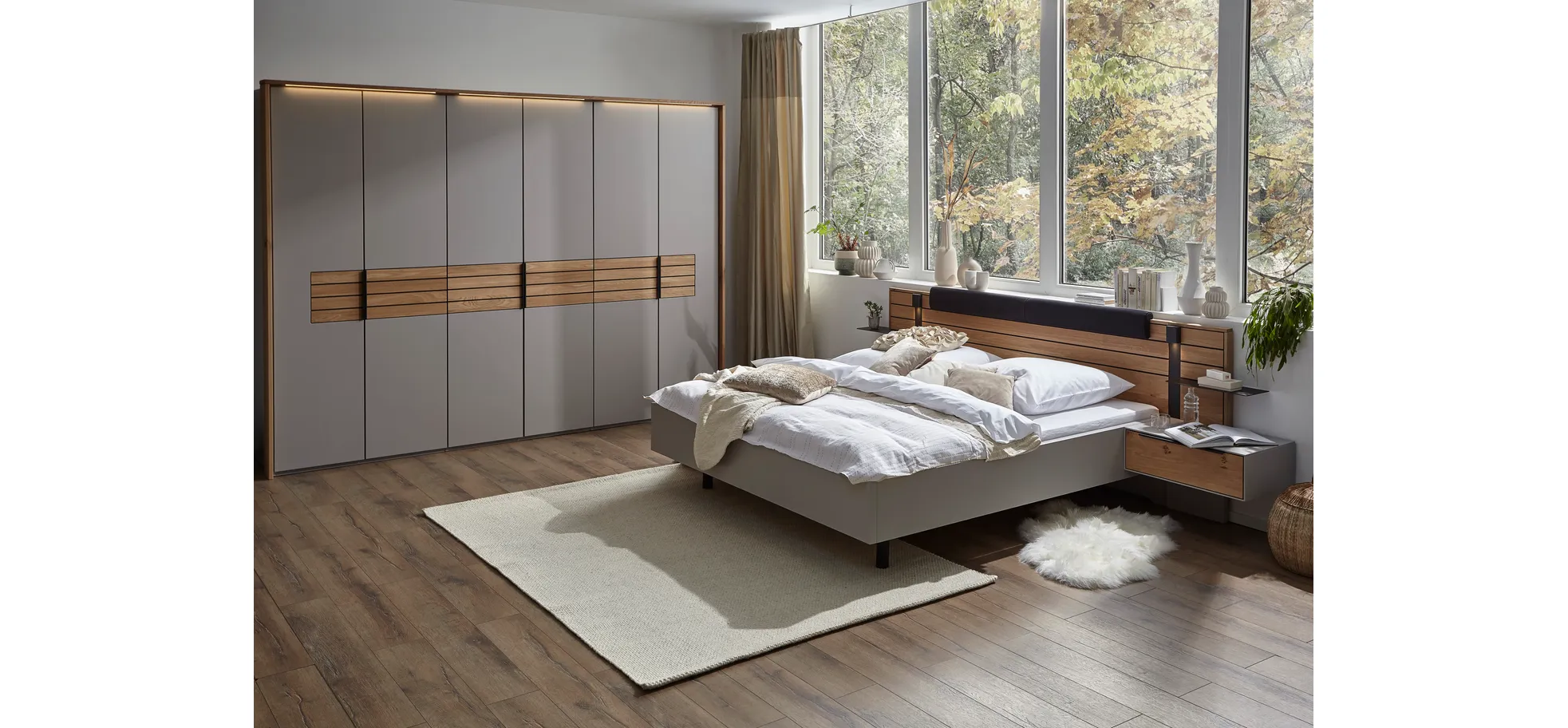 Bett Scottsdale - inkl. Polsteraufsatz, Konsole links/rechts, Paneelaufsatz links/rechts mit Beleuchtung, Liegefläche ca. 180x200 cm, Wildeiche massiv, Lack samtgrau