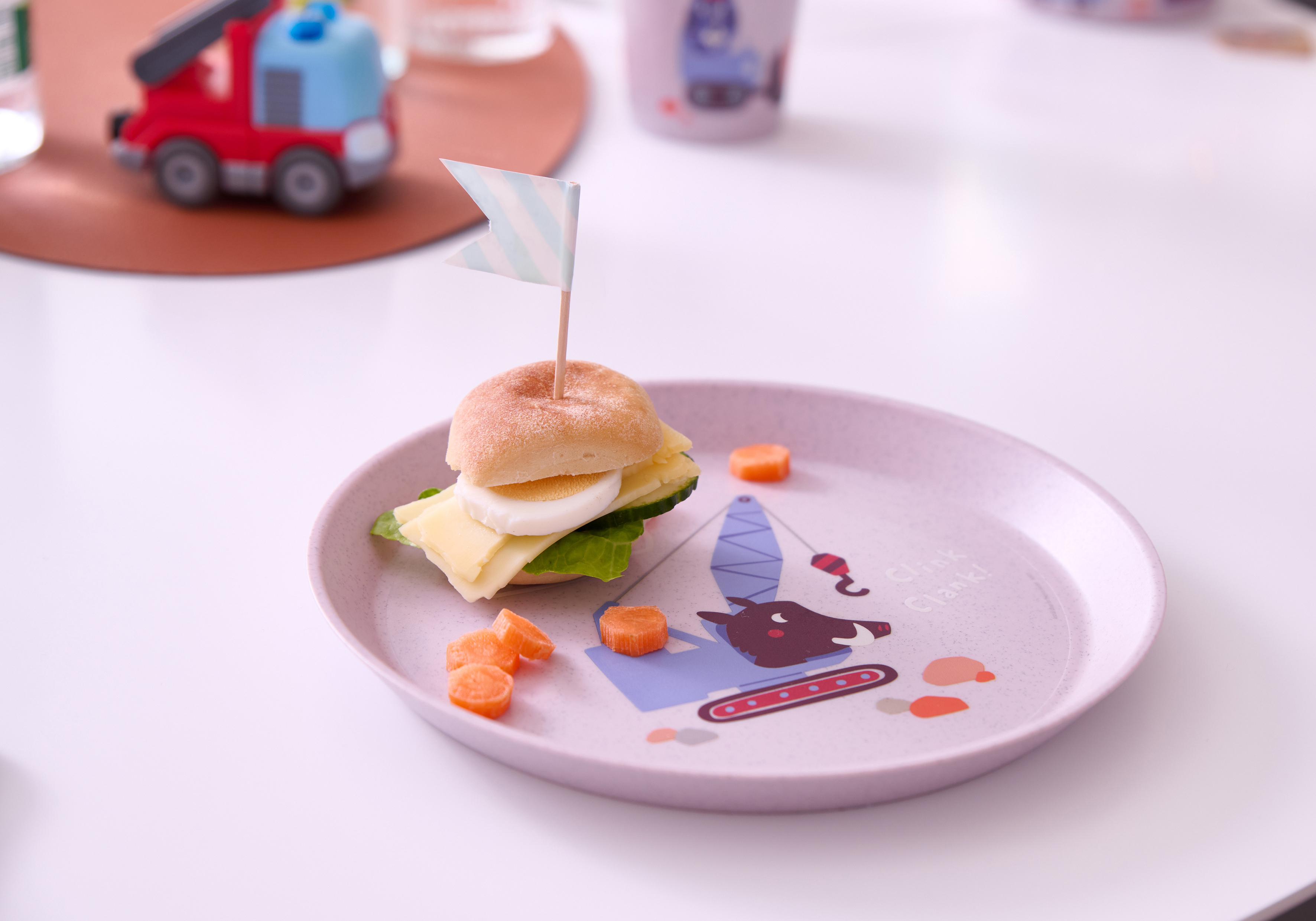 Kleiner Teller 205mm, organic grey trucks - sicherer Stand, stapelbar, CO2-neutral