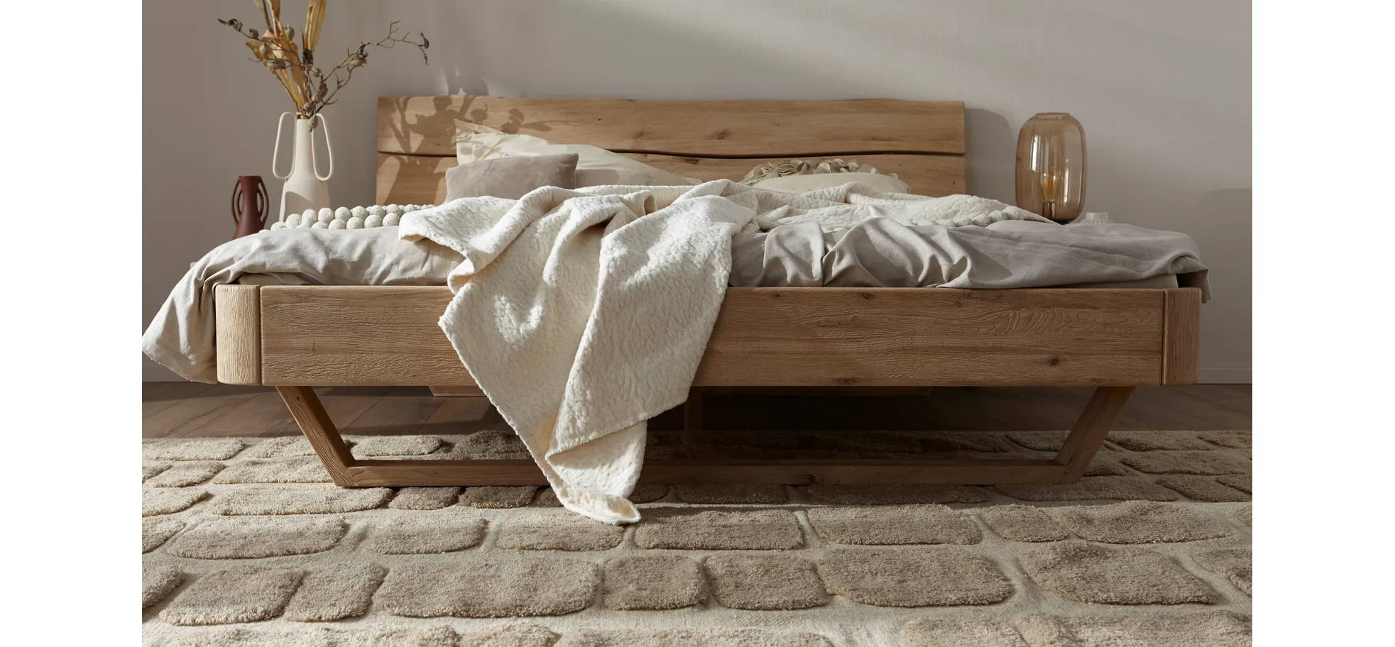 Bettgestell 1660 - Liegefläche ca. 180x200 cm, Wildeiche bianco, sandgestrahlt
