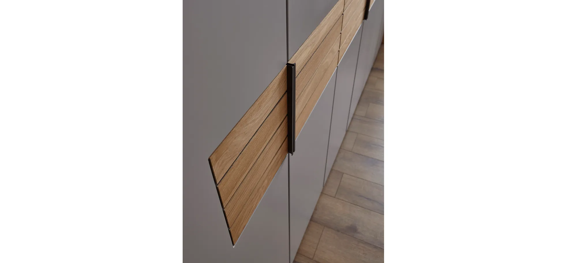 Drehtürenschrank Scottsdale - inkl. Passepartout und Beleuchtung, B ca. 307cm, Lack, Samtgrau
