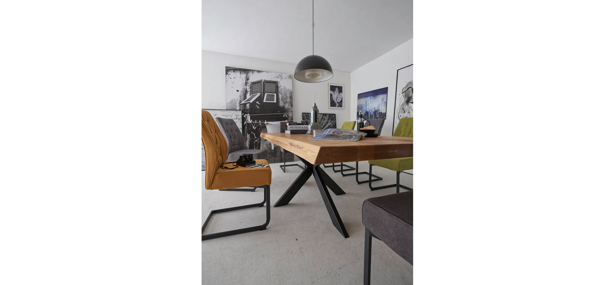 Esstisch - LB ca. 240x100 cm, Wildeiche massiv geölt, Baumkante, Schwarz