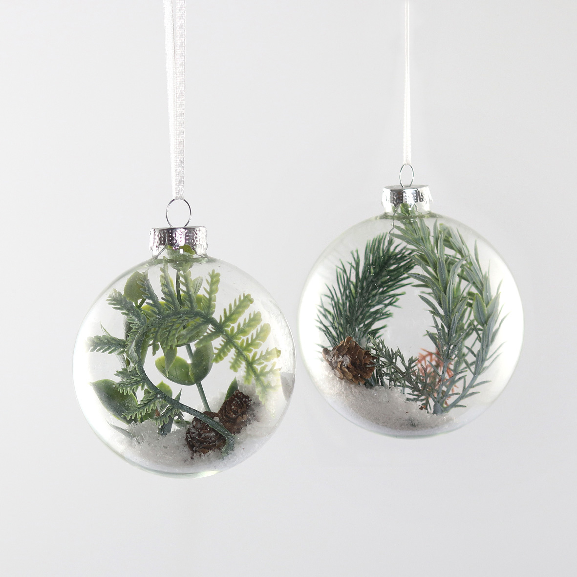 Weihnachtskugel befüllt mit Deko, sort. - 9 cm