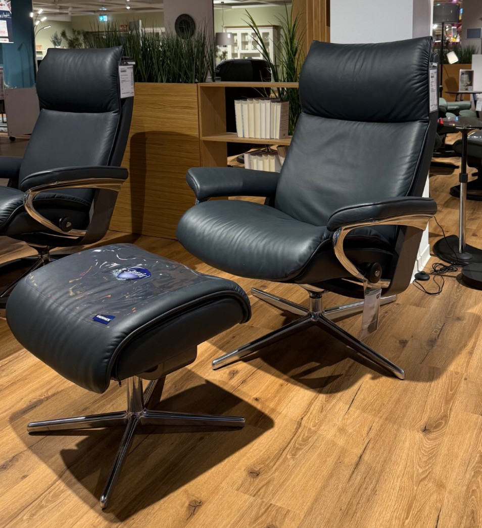 Sessel mit Hocker, Leder Shadow blue - Aura