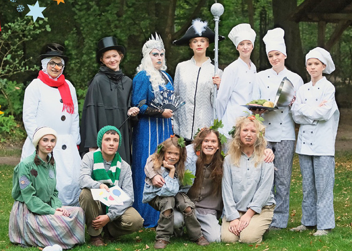 Weihnachtsmärchen "Die Schneekönigin" im MEYERHOFF Forum • Darsteller Tio Theater in OHZ
