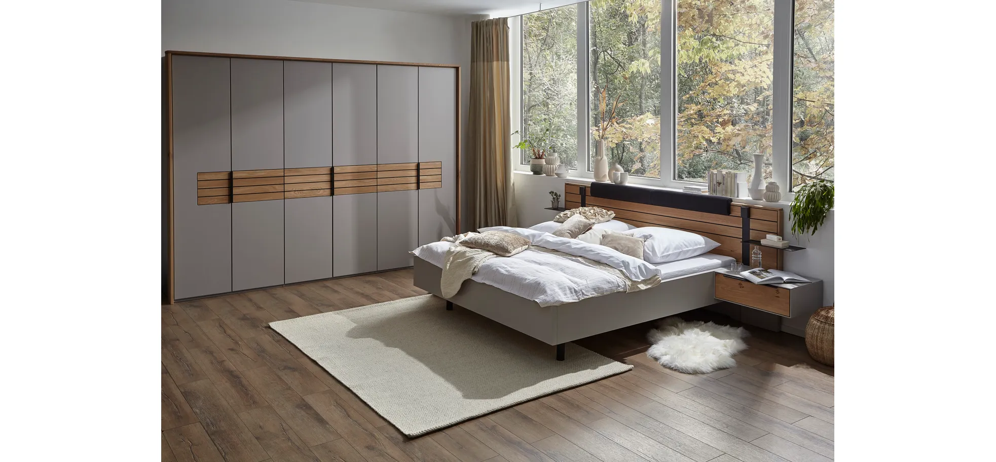 Bett Scottsdale - inkl. Polsteraufsatz, Konsole links/rechts, Paneelaufsatz links/rechts mit Beleuchtung, Liegefläche ca. 180x200 cm, Wildeiche massiv, Lack samtgrau