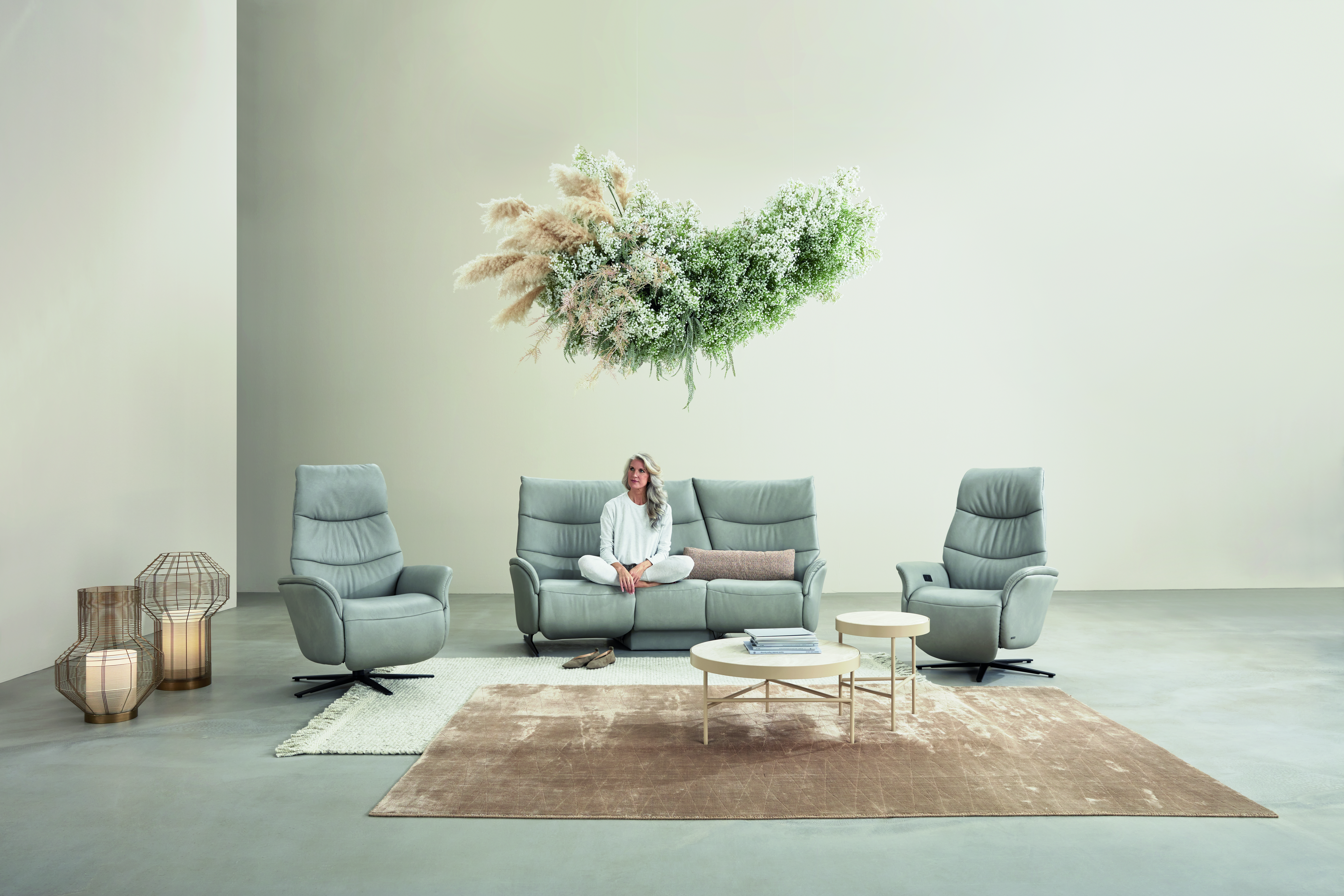 Trapezsofa 3-sitzig, Leder, Farbe silber - EM Lun (50)