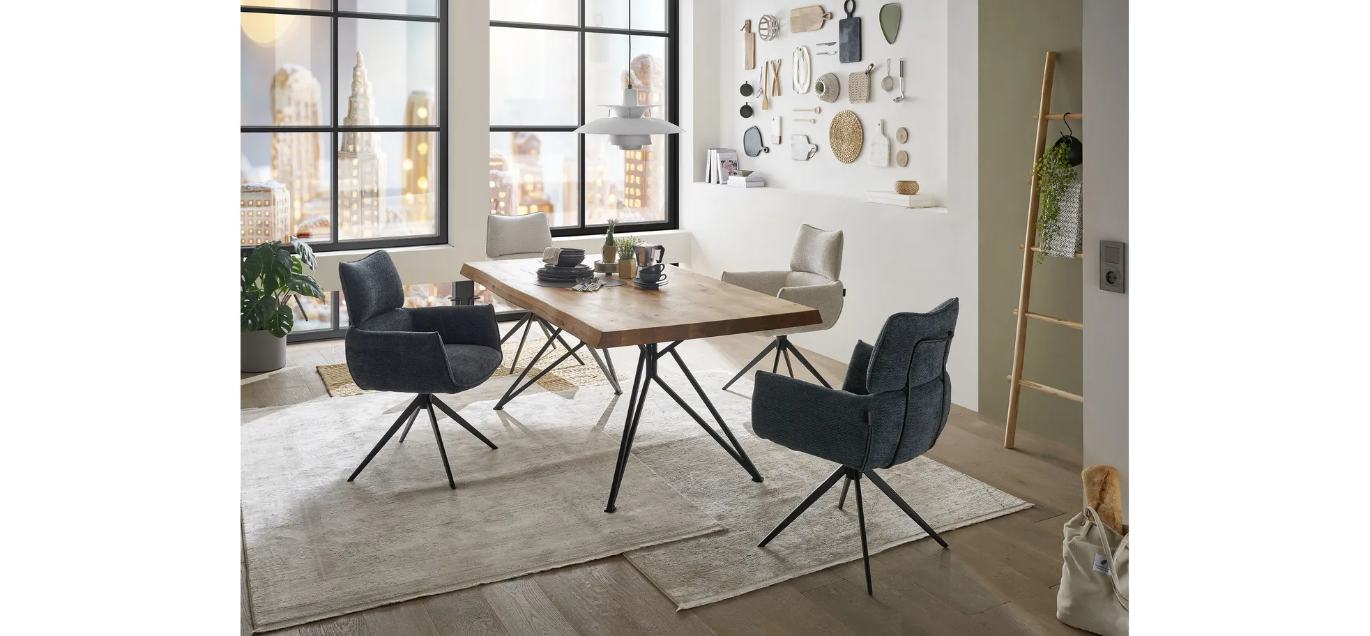 Esstisch - LB ca. 160x90 cm, Wildeiche massiv geölt, Baumkante, Schwarz