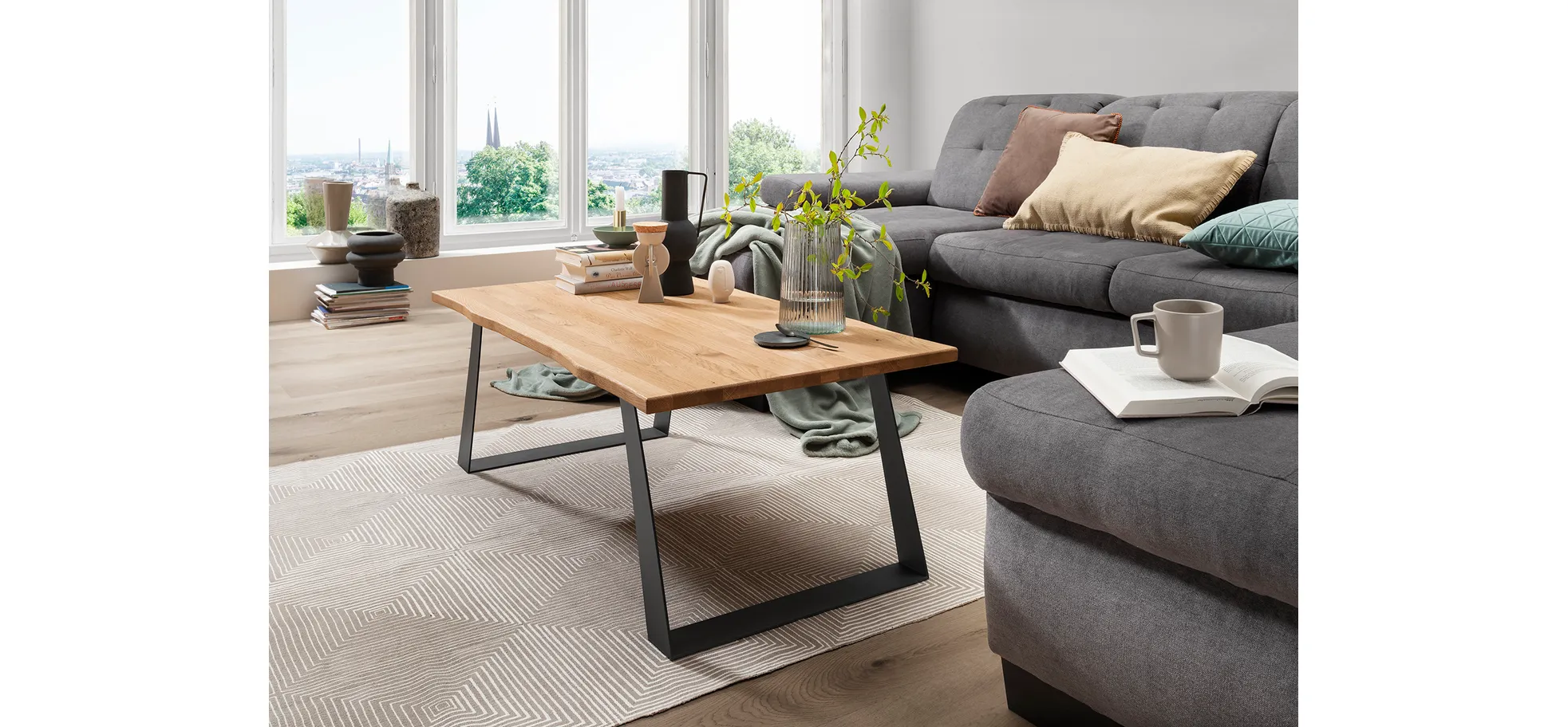 Couchtisch - LB ca. 110x60 cm, Wildeiche massiv geölt, Baumkante, Schwarz