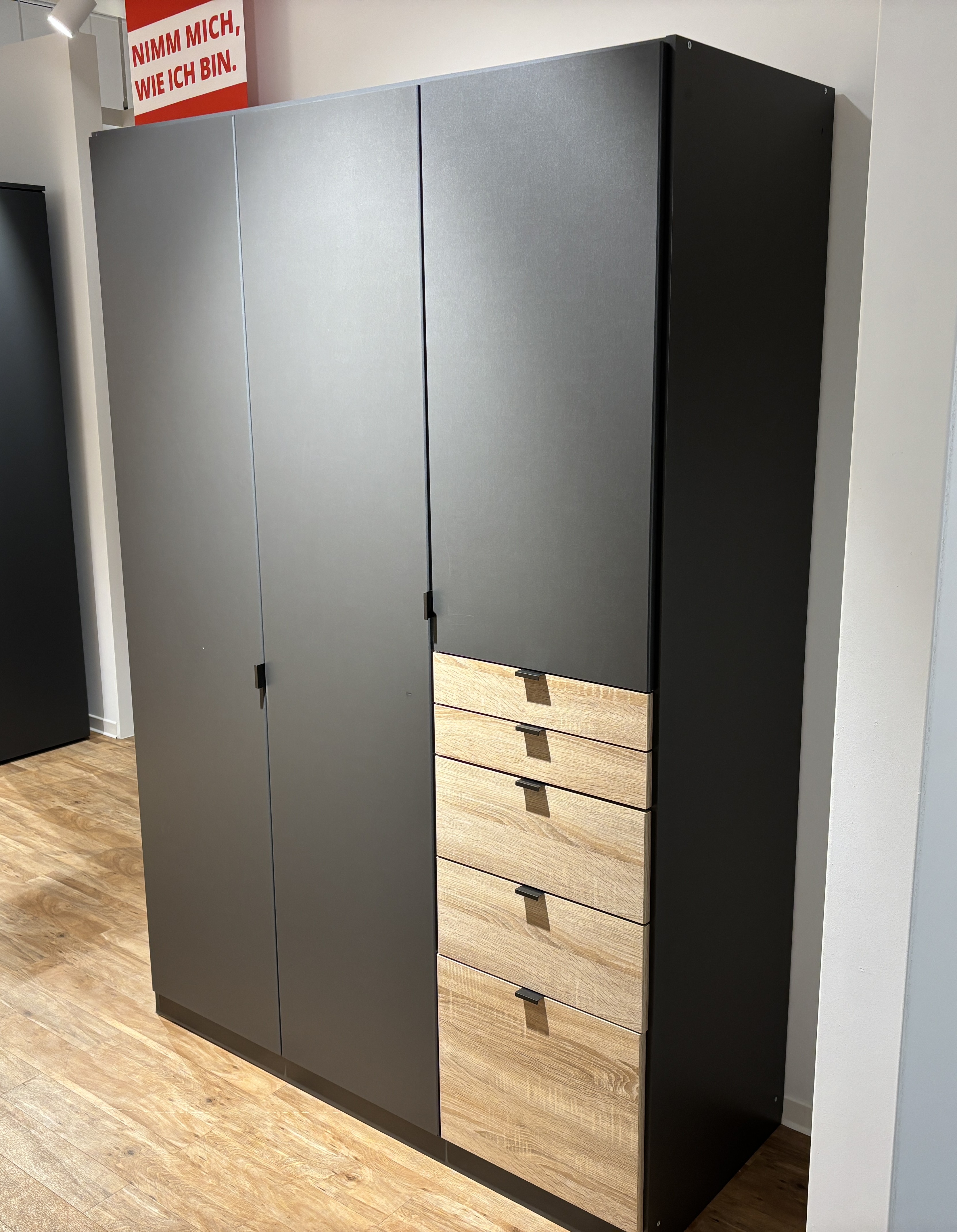 Drehtürenschrank, grau metallic, 3-trg. - Rovano