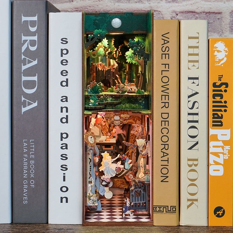 Tonecheer DIY-Set Book Nook mit LED, 3D Puzzle - Alice in Wonderland