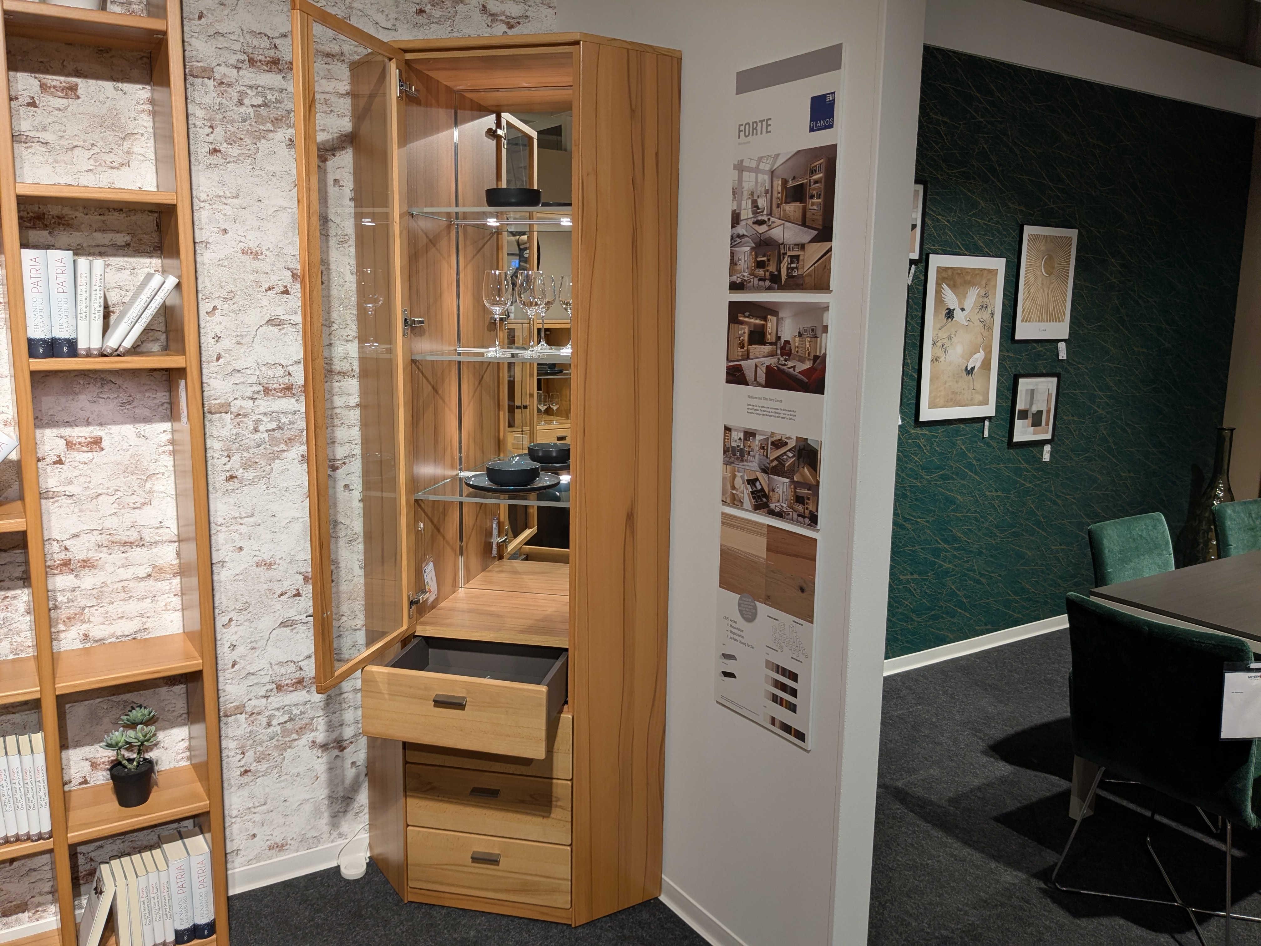 Solitär-Eckvitrine, Kernbuche teilmassiv - FORTE