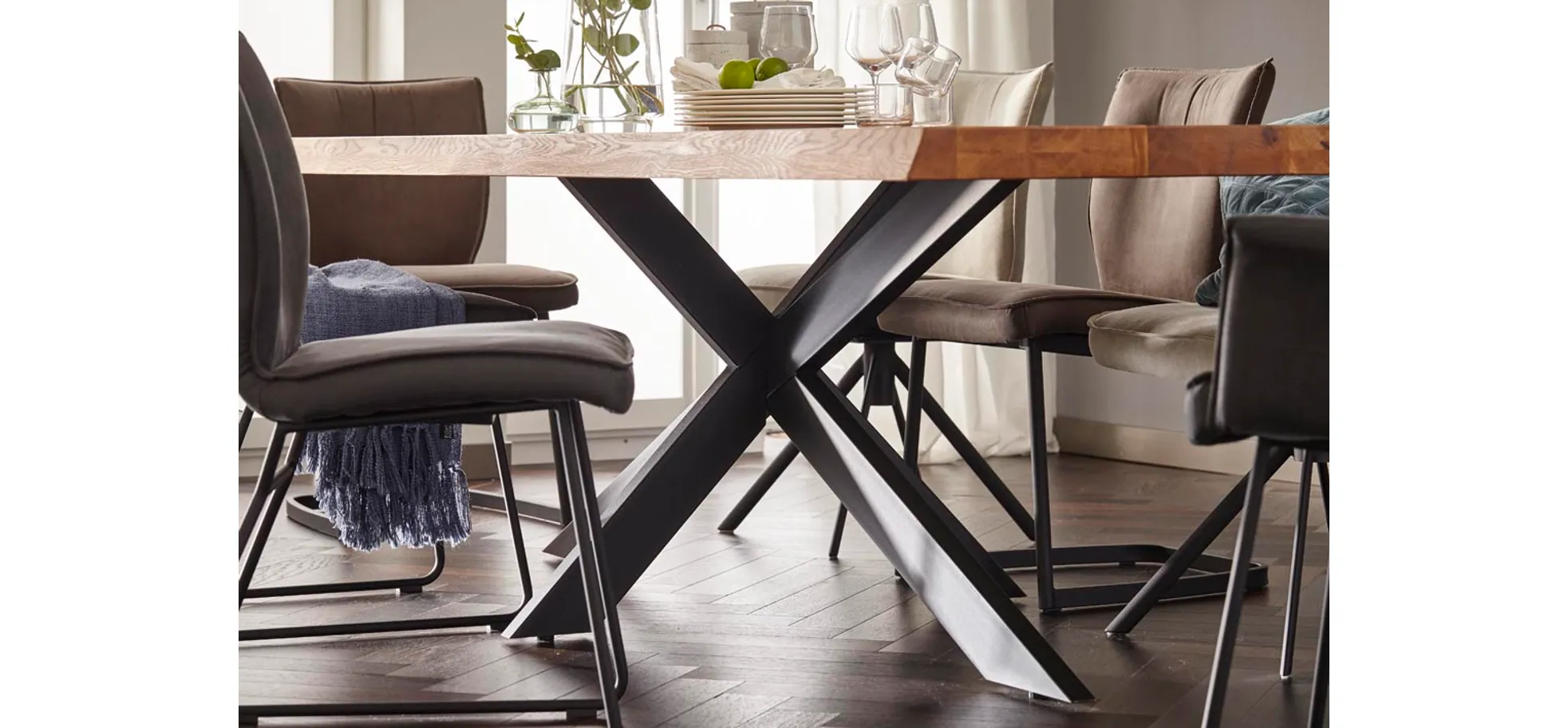 Esstisch Clifton - LB ca. 240x100 cm, Wildeiche massiv