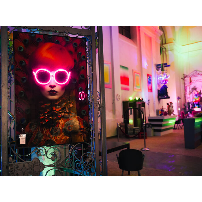 Gerahmtes Bild, LED Fancy Red Lady - Bilder