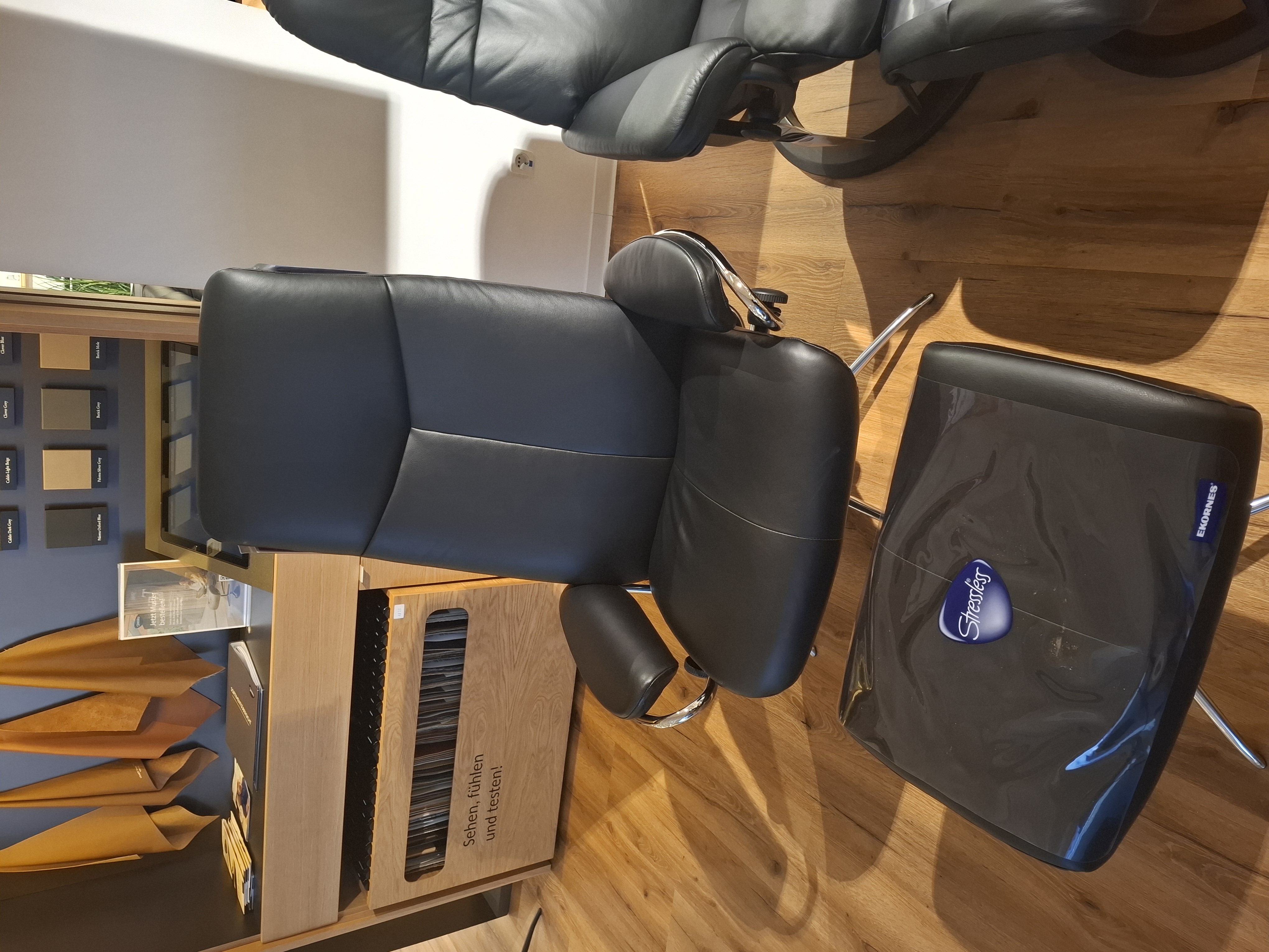 Relaxsessel mit Hocker, Leder schwarz  - City