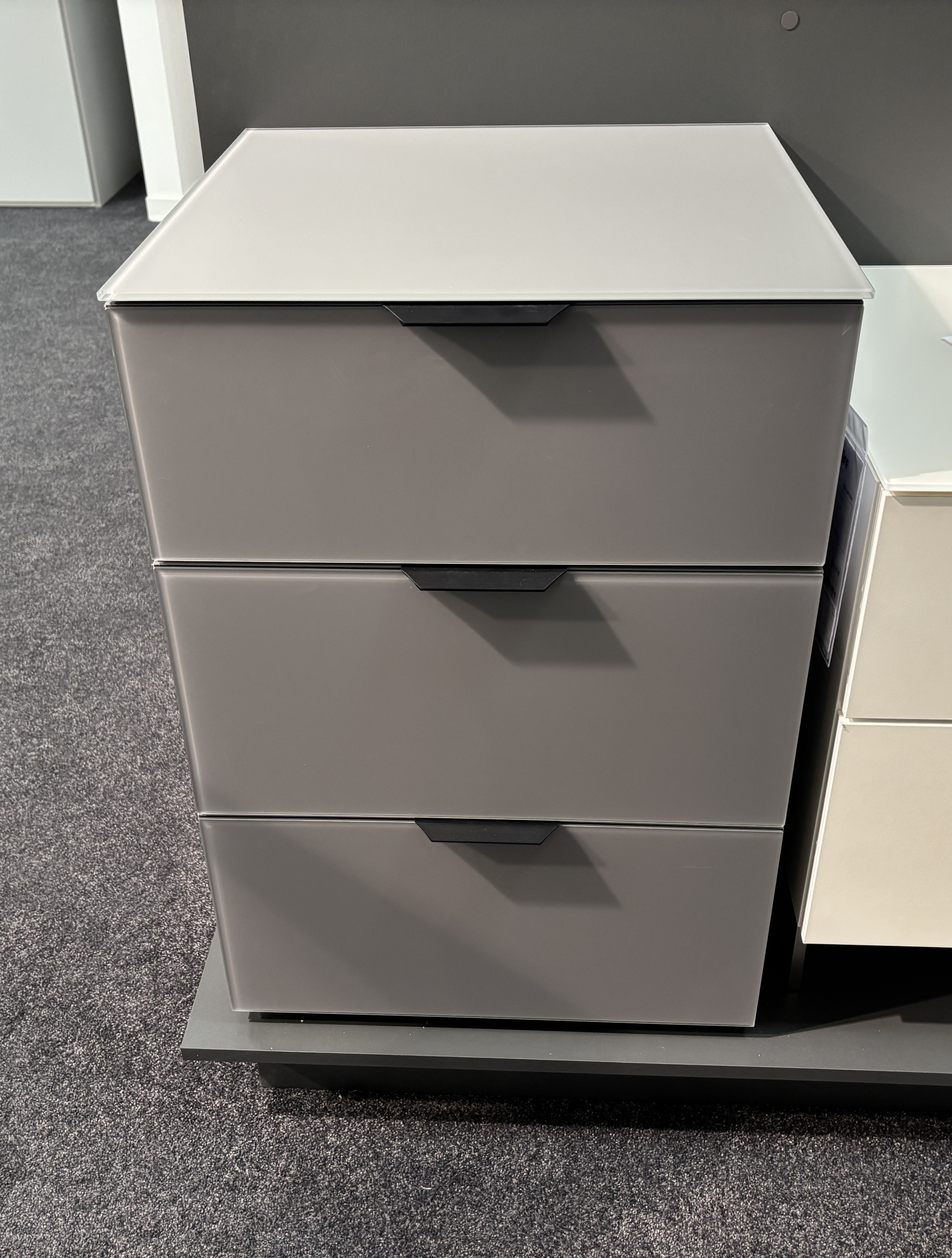 Nachttisch Typ 02, Glas dunkelgrau matt - Join-It