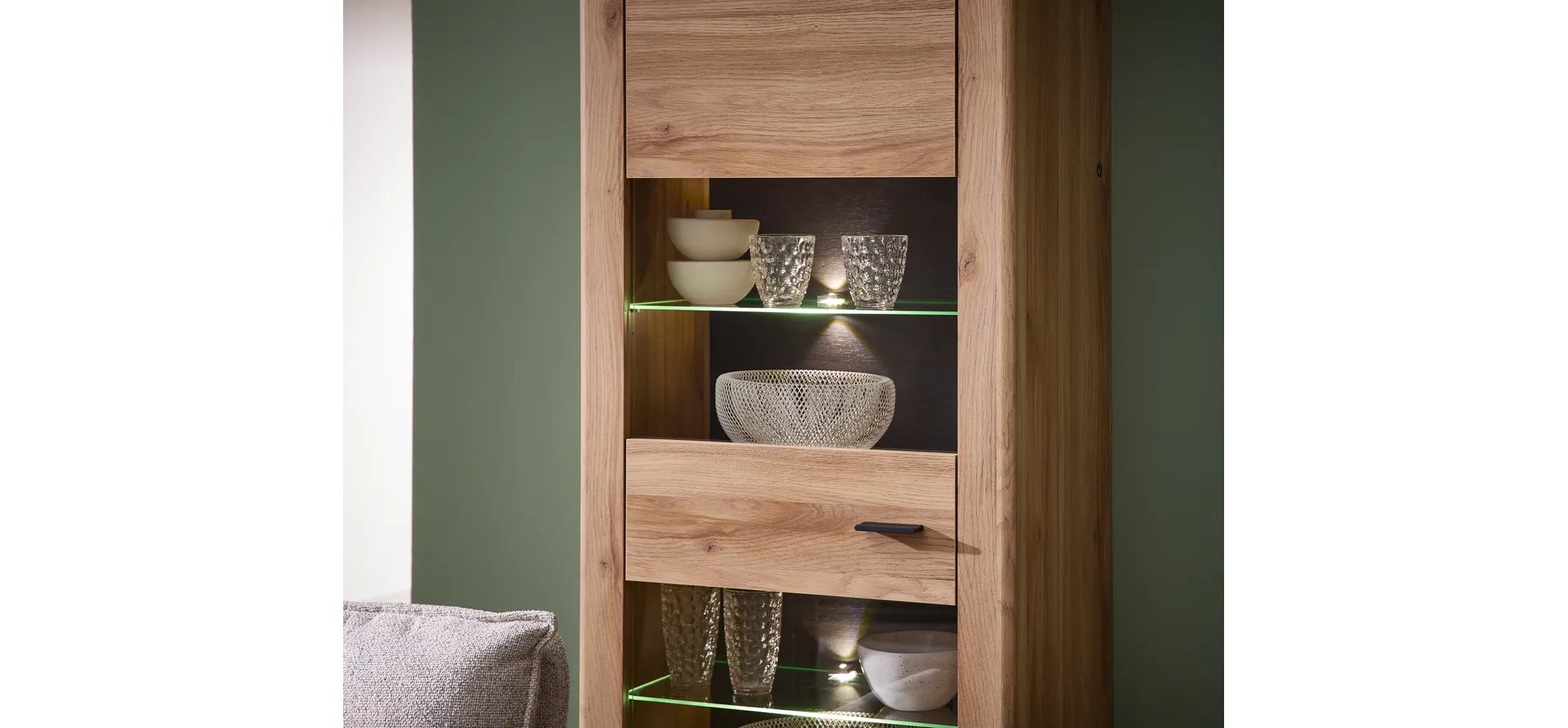 Highboard - mit Beleuchtung, B ca. 128 cm, Eiche Nachbildung, Eiche dunkel Nachbildung Highboard - mit Beleuchtung, B ca. 128 cm, Eiche Nachbildung, Eiche dunkel Nachbildung