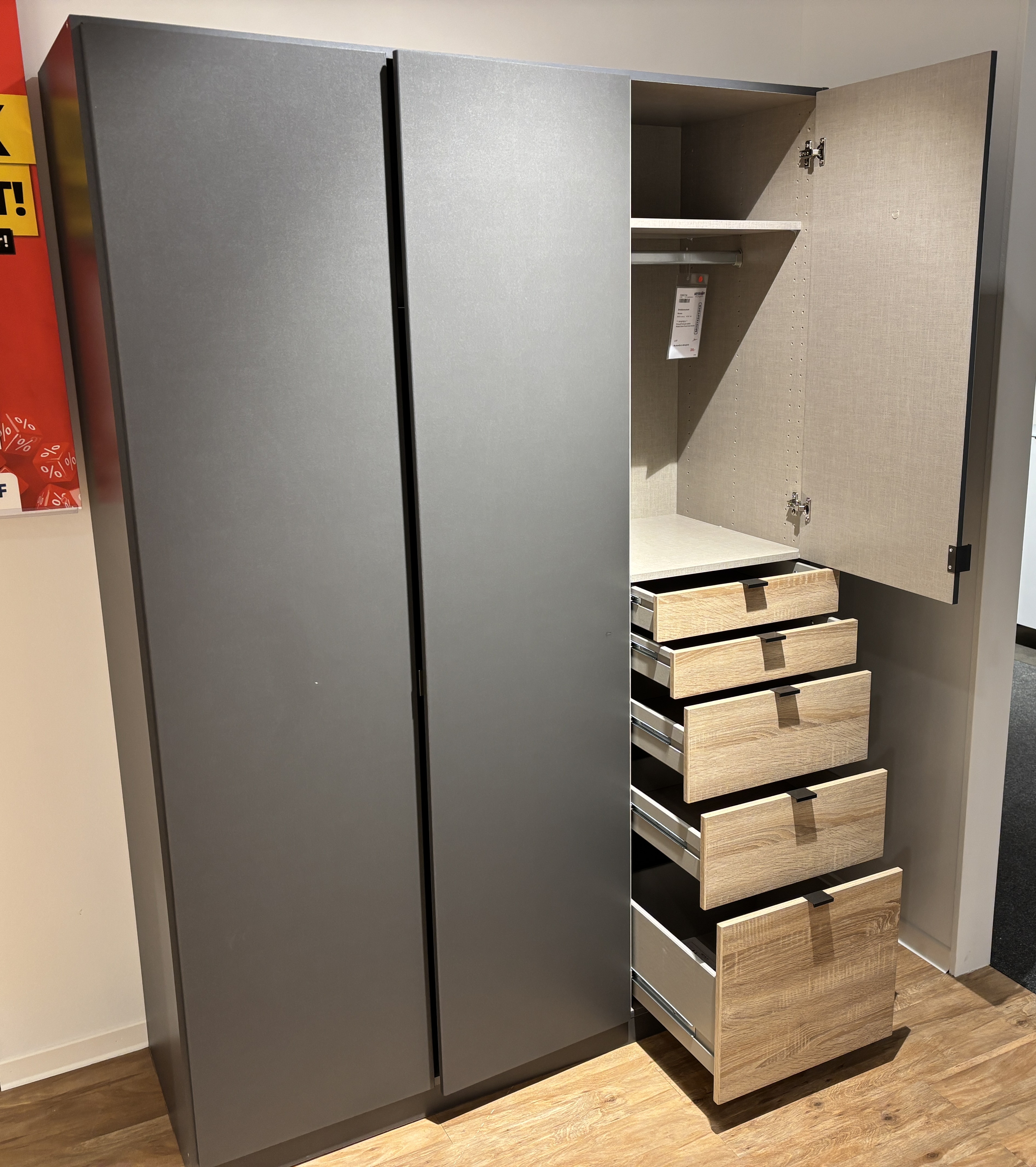 Drehtürenschrank, grau metallic, 3-trg. - Rovano