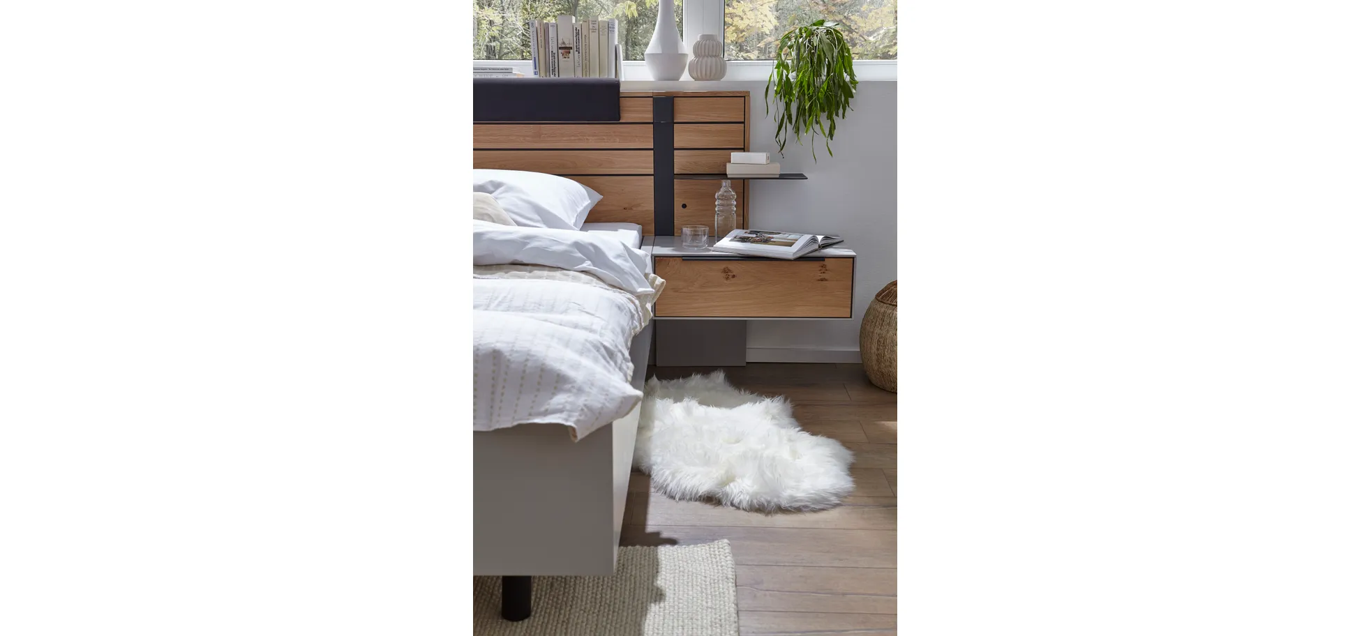 Bett Scottsdale - inkl. Polsteraufsatz, Konsole links/rechts, Paneelaufsatz links/rechts mit Beleuchtung, Liegefläche ca. 180x200 cm, Wildeiche massiv, Lack samtgrau