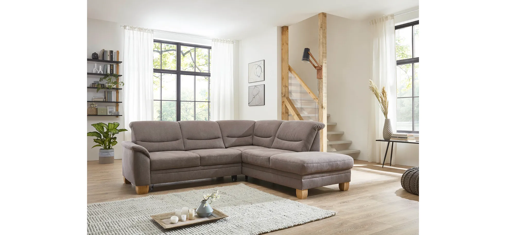 Ecksofa - 2,5-Sitzer mit Ecke rechts, Kopfteil verstellbar, Flachgewebe, Mandel