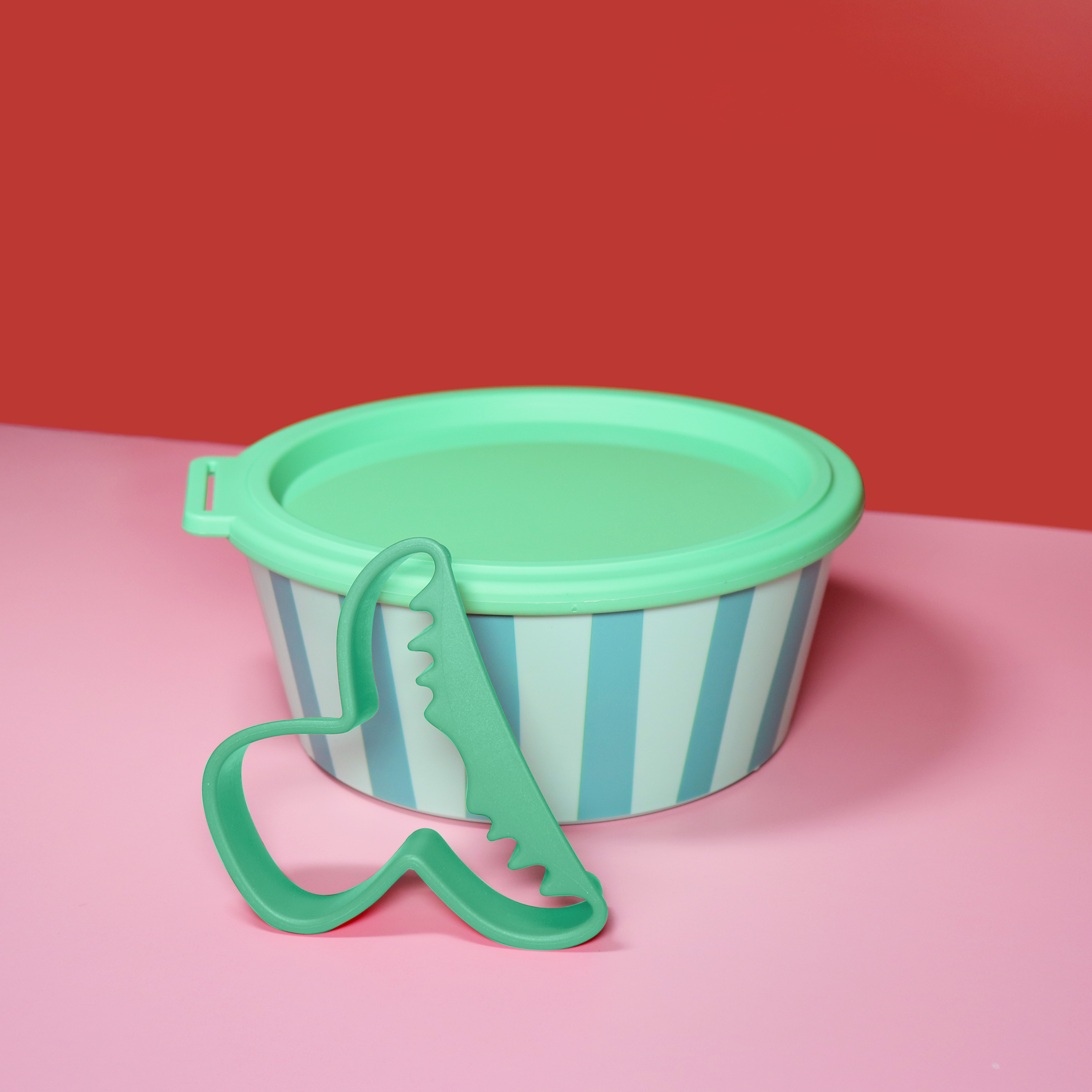 Nora Box "Stripes"inkl. Gratiszugabe - Schale mit Deckel+Ausstecher Rudolf