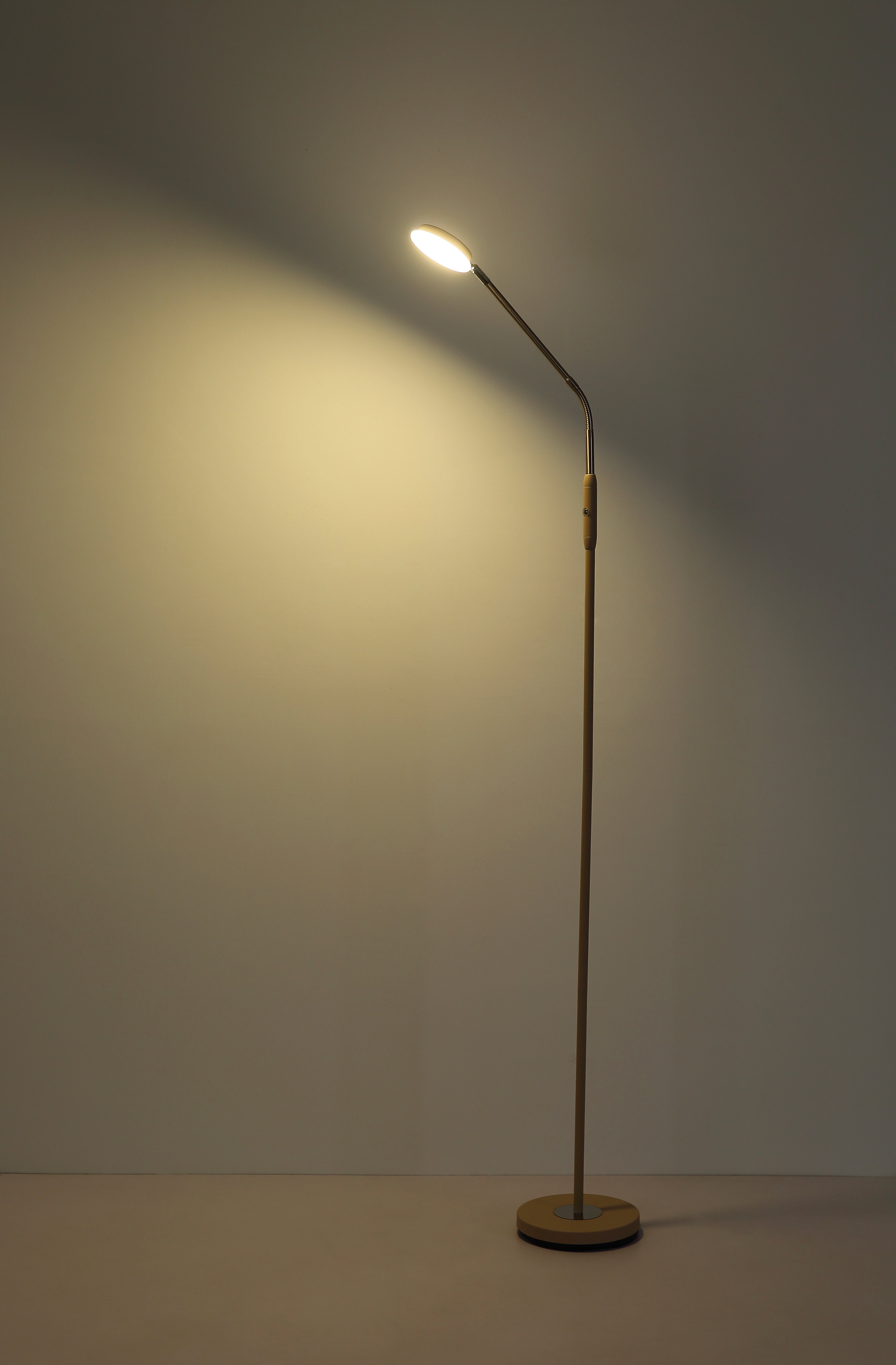 Stehleuchte SILVIO - LED, sandfarben matt, ca. 52x20x173cm