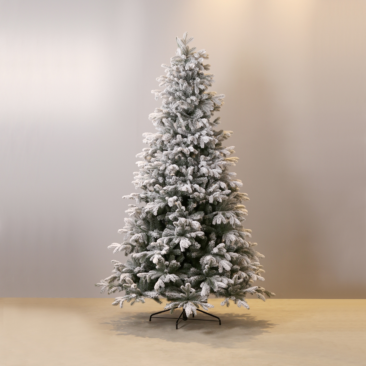 Weihnachtsbaum mit Schnee - Höhe ca. 240 cm
