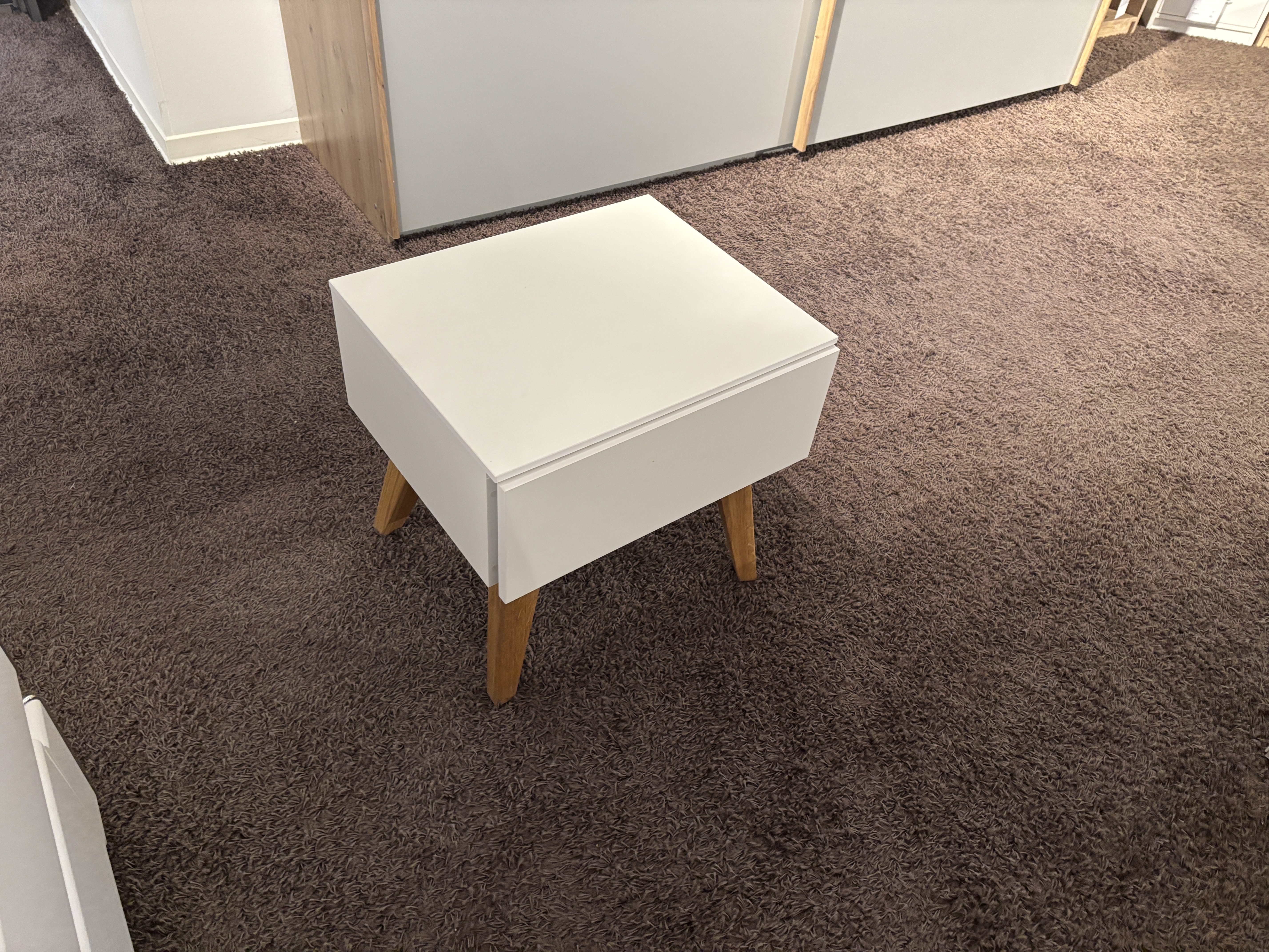 Kommode, weiß Dekor, Füße Wildeiche - MEDEBACH