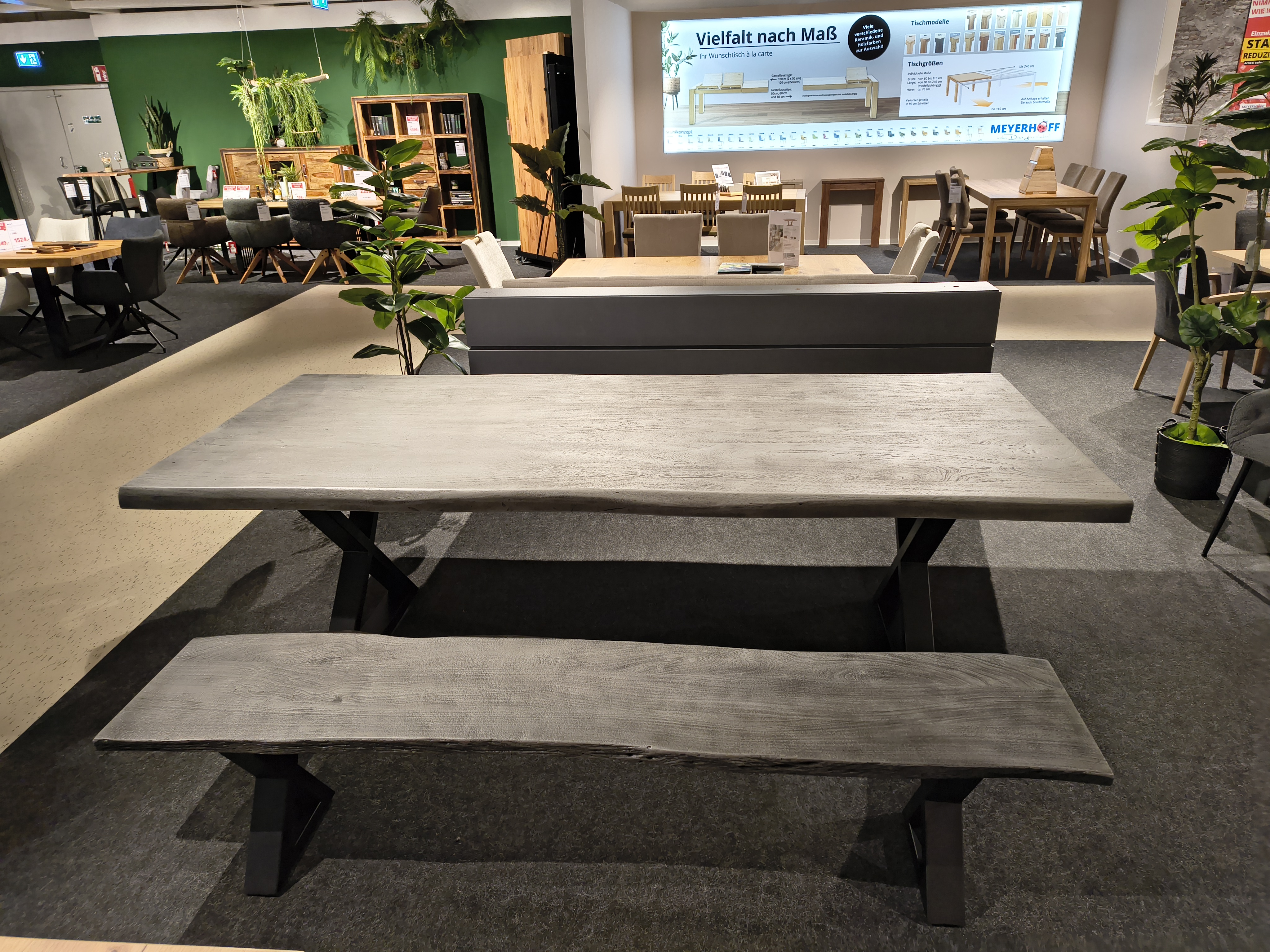 Essgruppe, Akazie massiv  - Maidi