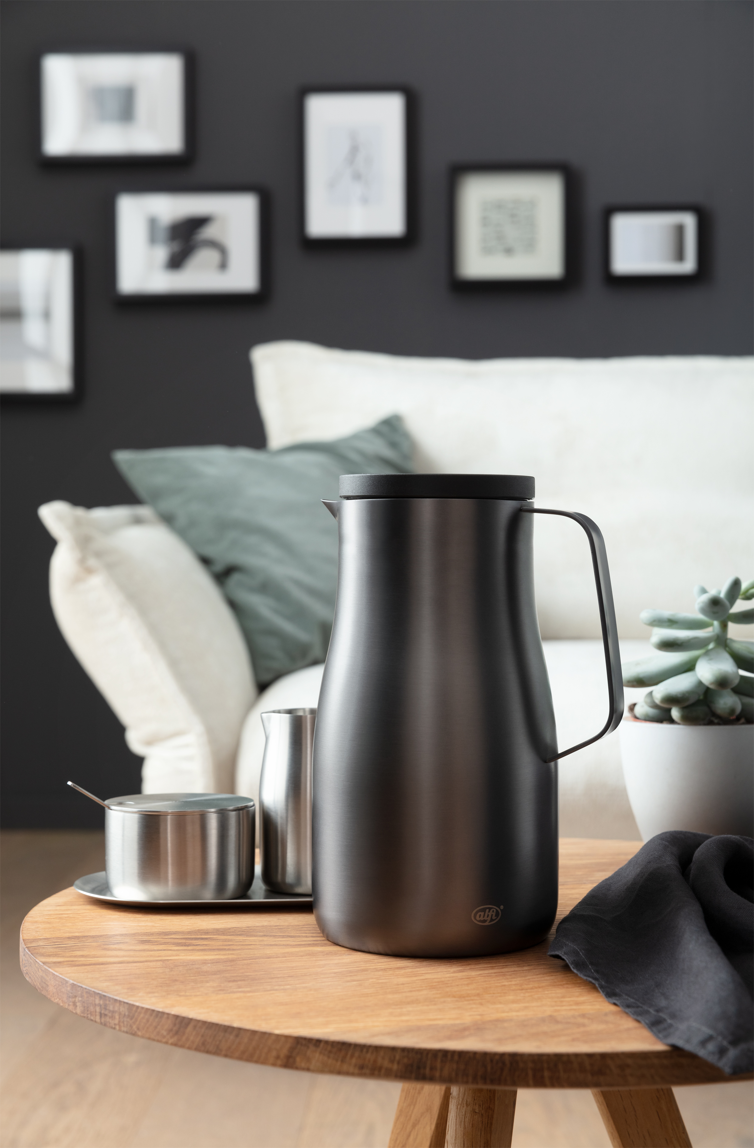 Isolierkanne STUDIO, ca. 1l, dark steel mat - STUDIO
