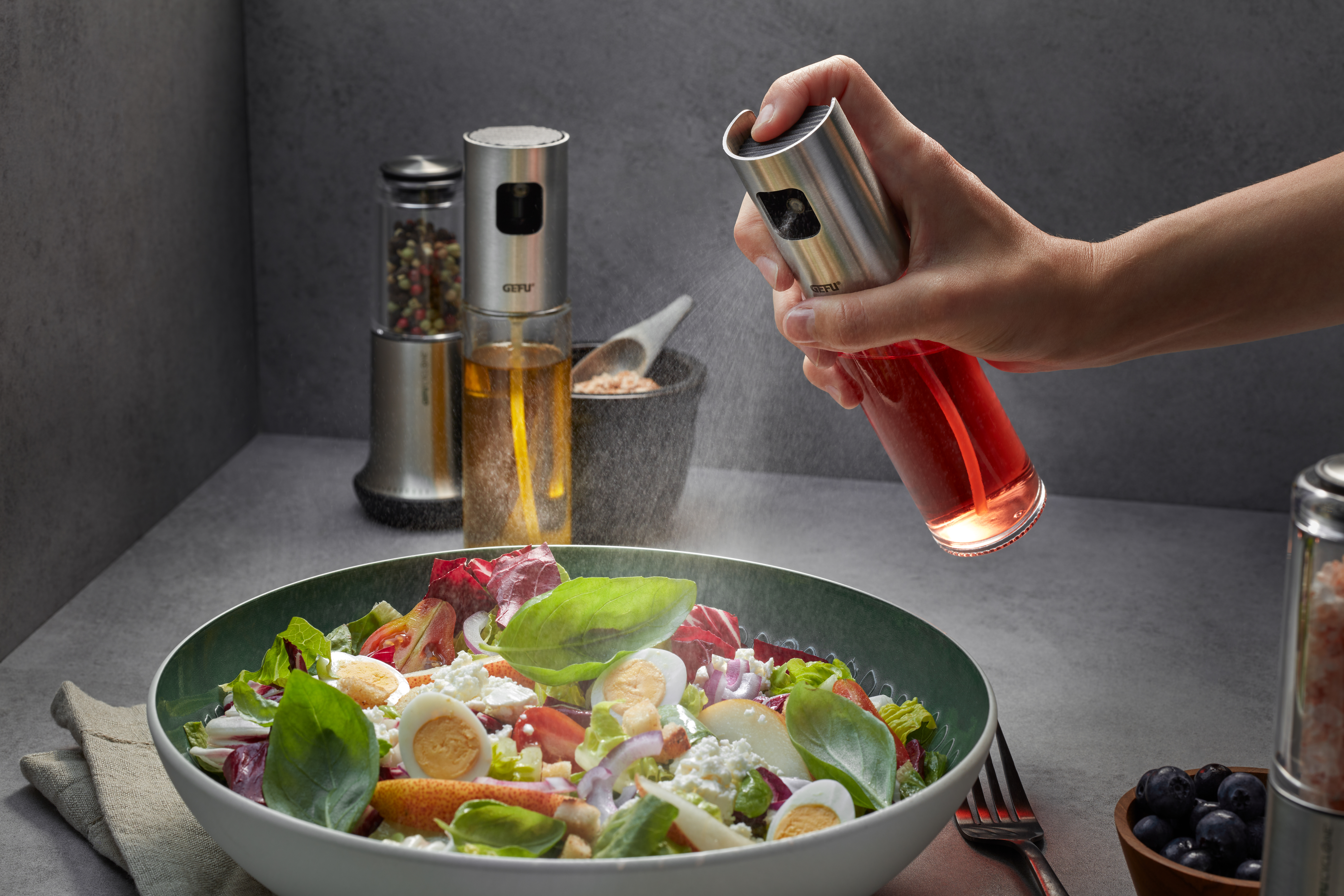 Salatschleuder ROTARE mit Essig- und Öl Sprüher - ROTARE + NEVA