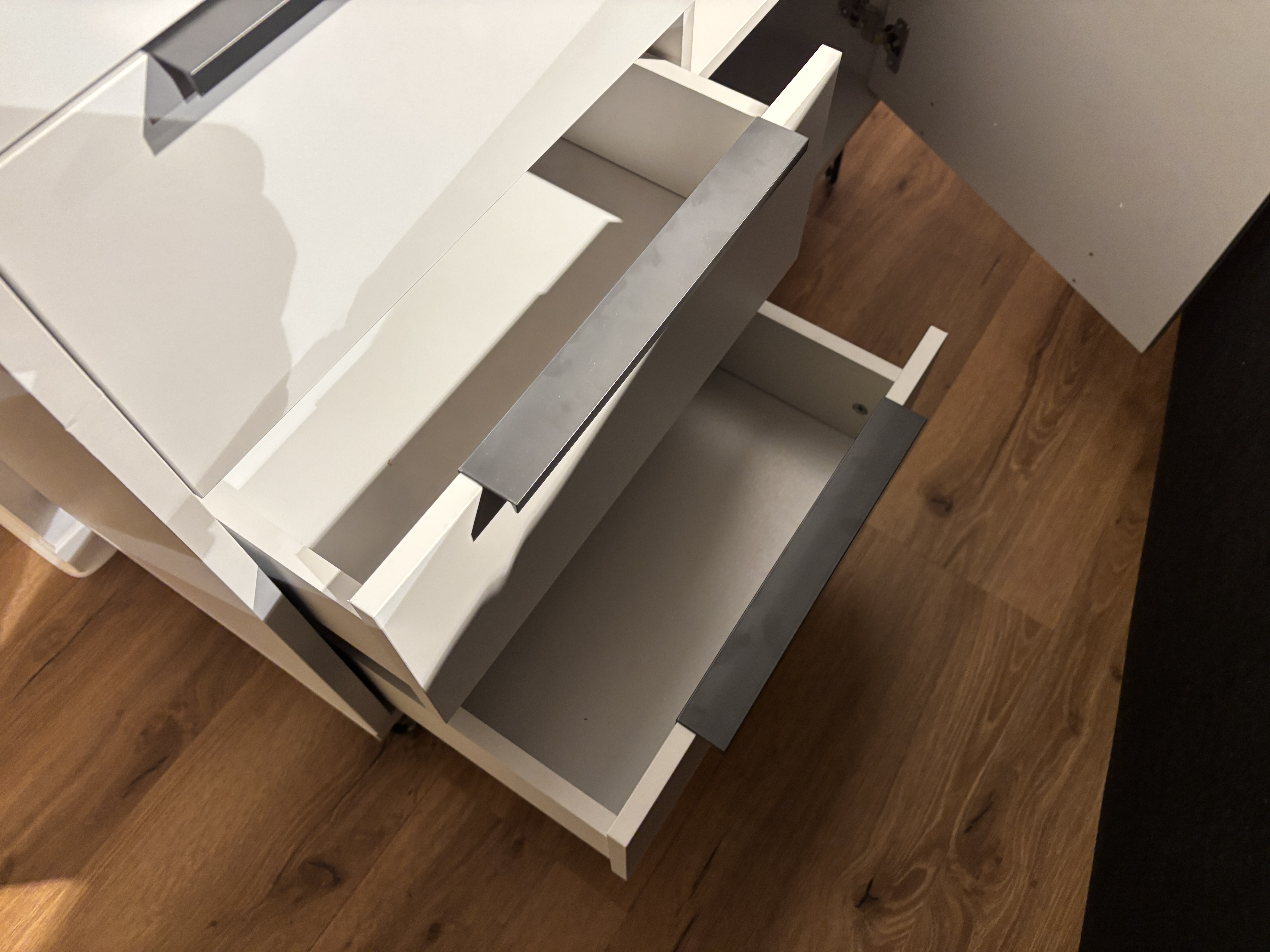 Highboard, kreidegrau matt lack, 3-trg. - Milana