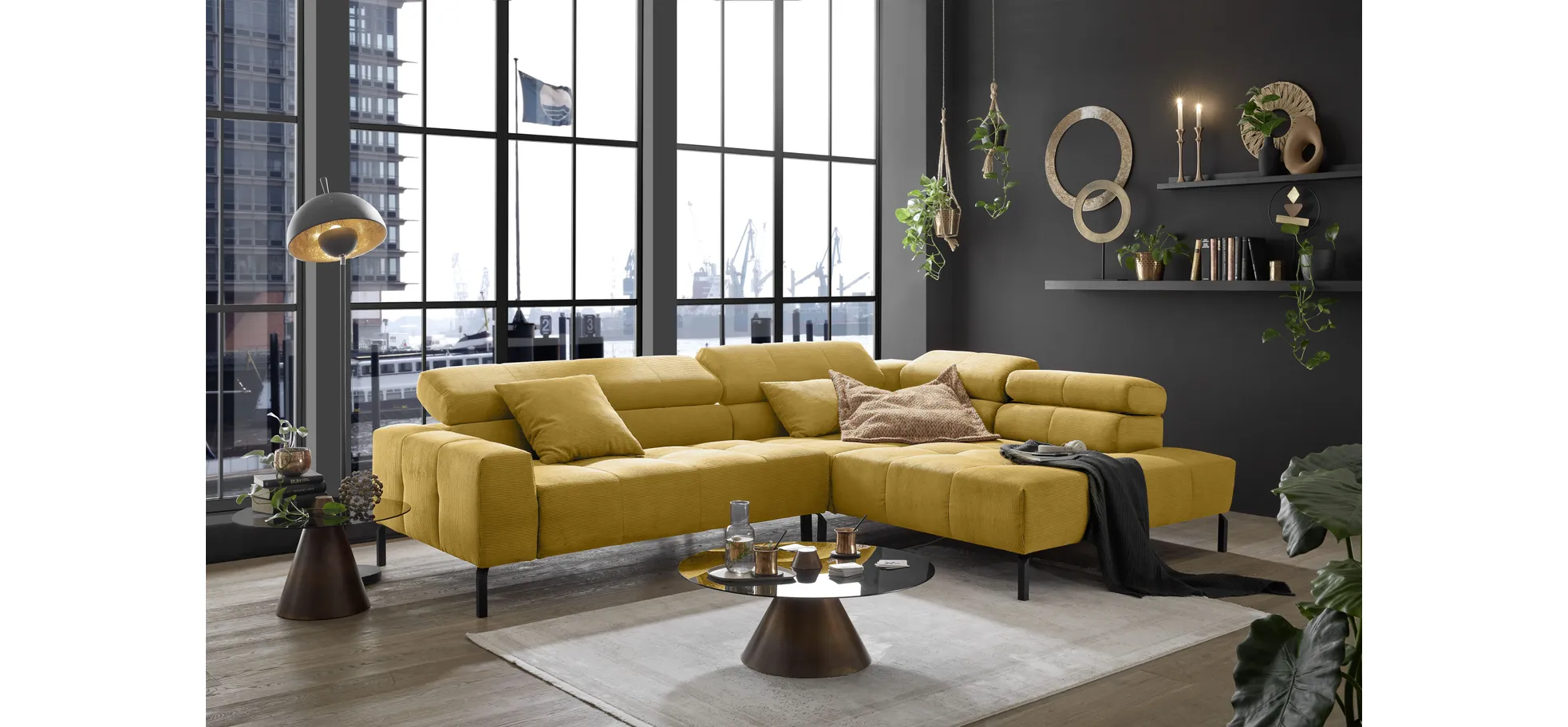  Ecksofa COLLEEN - 2-Sitzer mit Ecke rechts, Sitzvorzug motorisch, Feincord, Gold