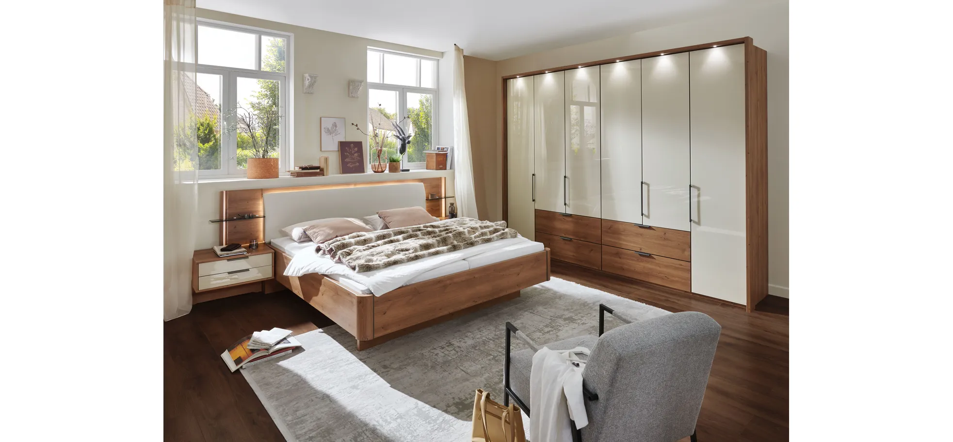 Schlafzimmer - Eiche Nachbildung mit Glasfront, inkl. Beleuchtung