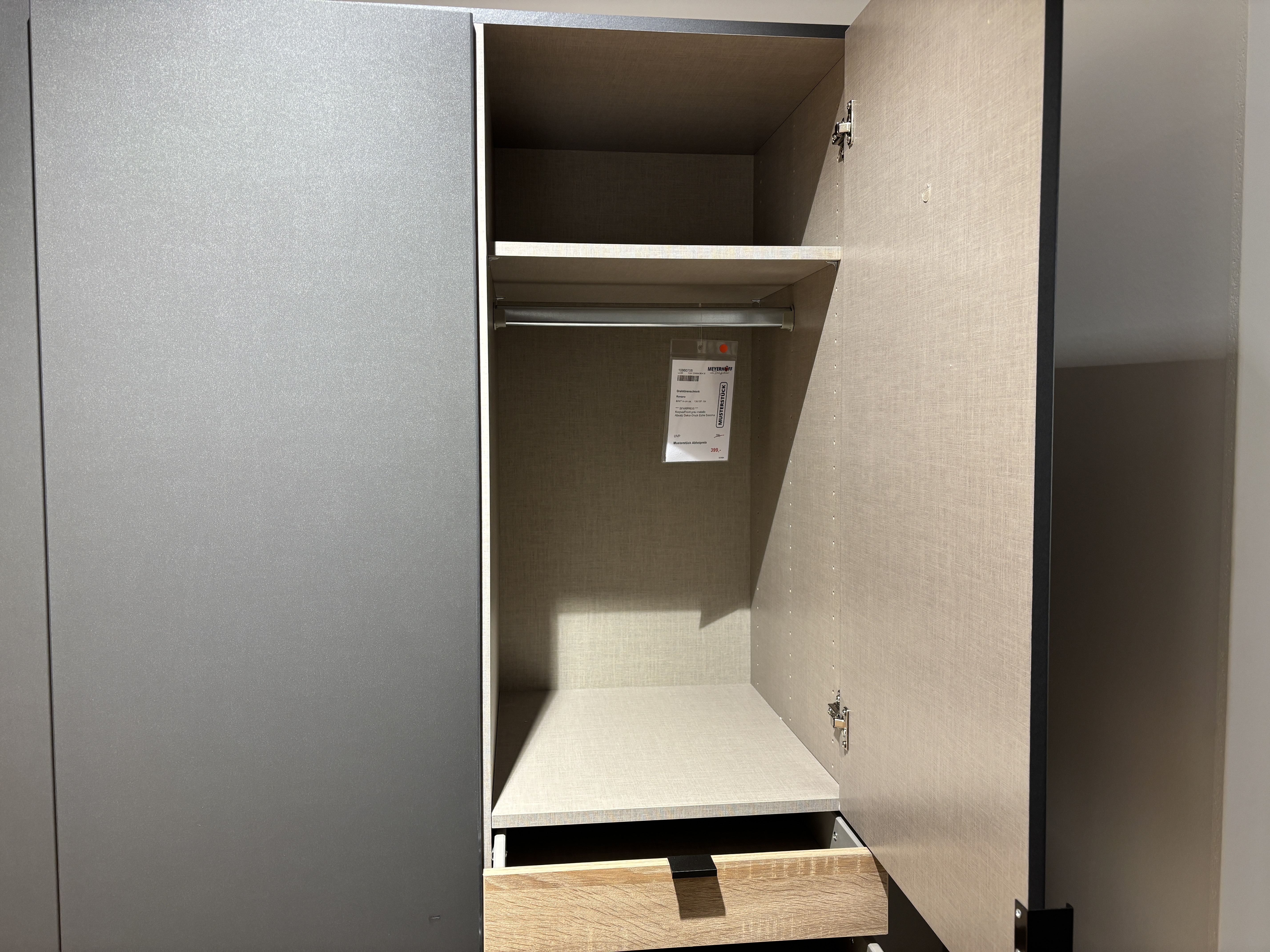 Drehtürenschrank, grau metallic, 3-trg. - Rovano
