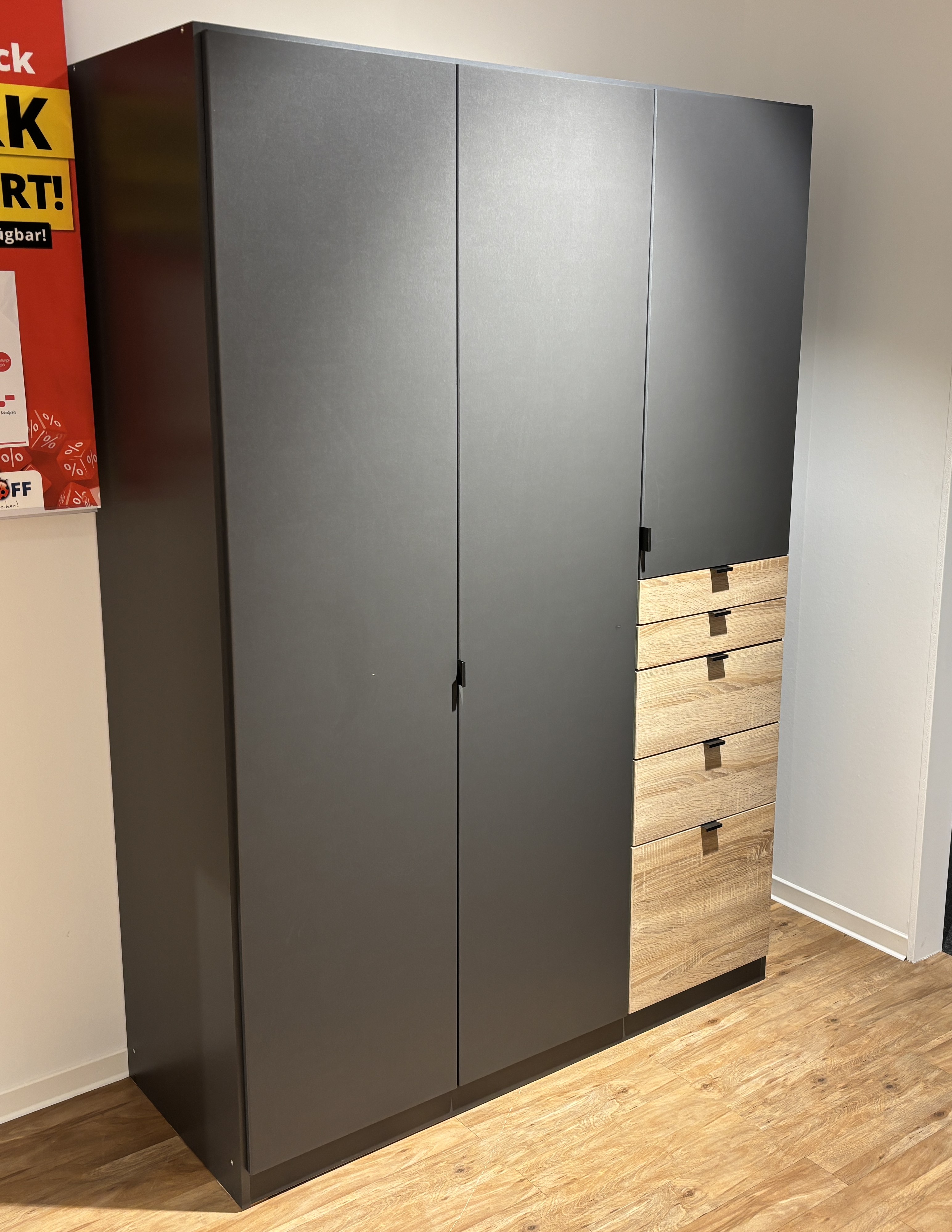 Drehtürenschrank, grau metallic, 3-trg. - Rovano