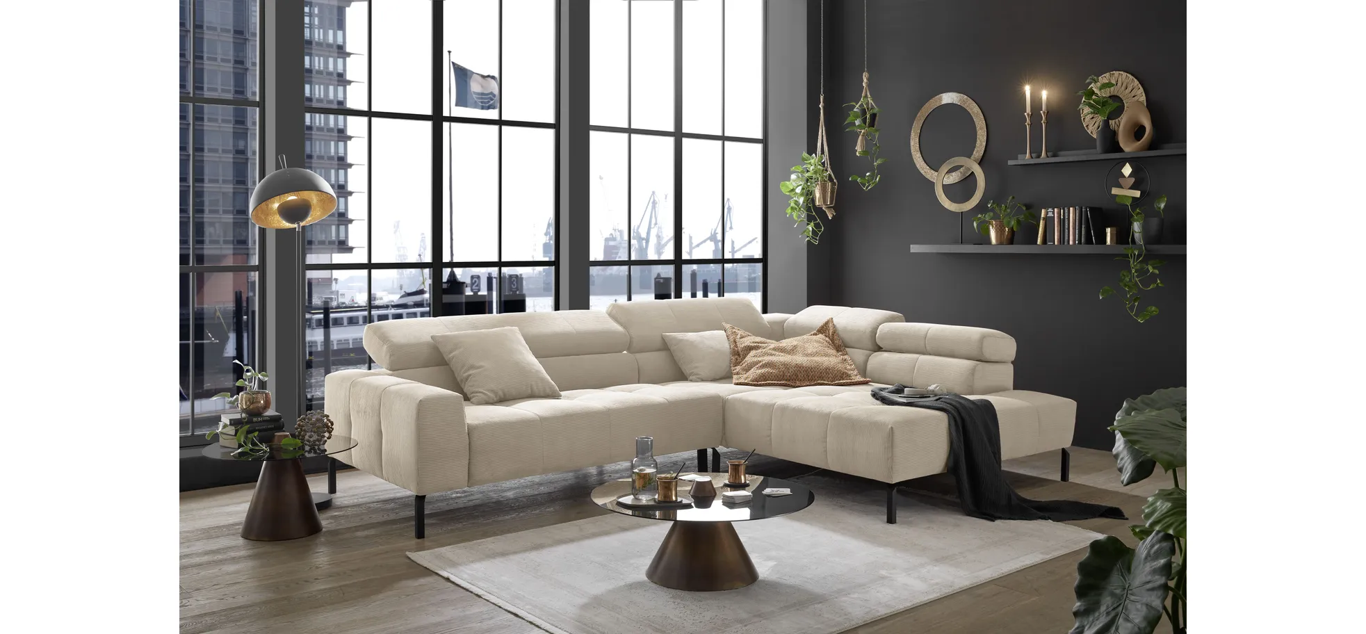   Ecksofa COLLEEN - 2-Sitzer mit Ecke rechts, Sitzvorzug motorisch, Feincord, Sand