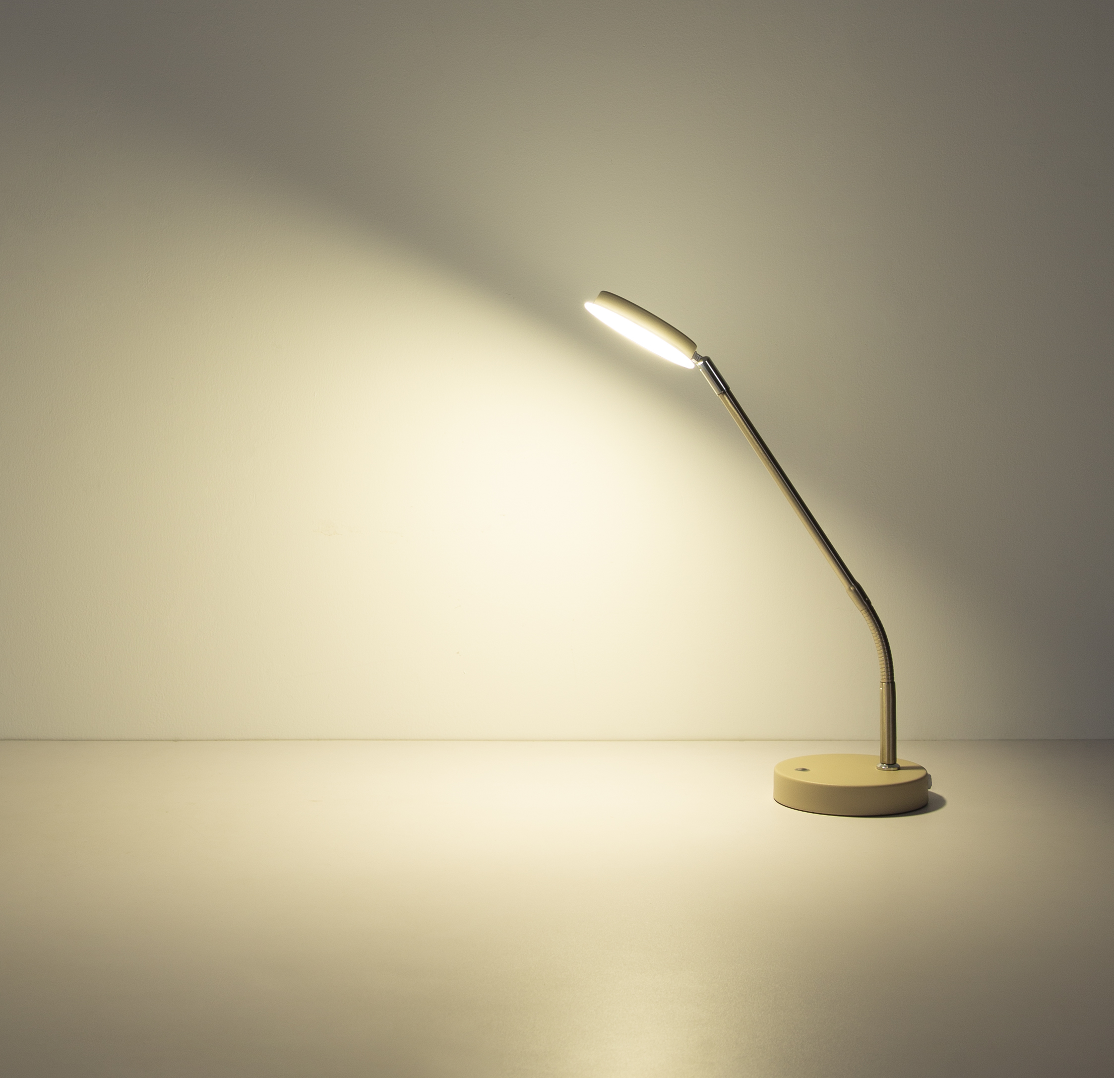 Tischleuchte SILVIO - LED, sandfarben matt, ca. 43x13x53,5cm